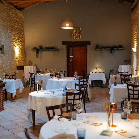 Logis Insolites Et Restaurant Domaine Du Seudre Casa vacanze *