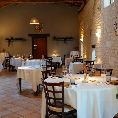 Logis Insolites Et Restaurant Domaine Du Seudre * Saint-Germain-du-Seudre